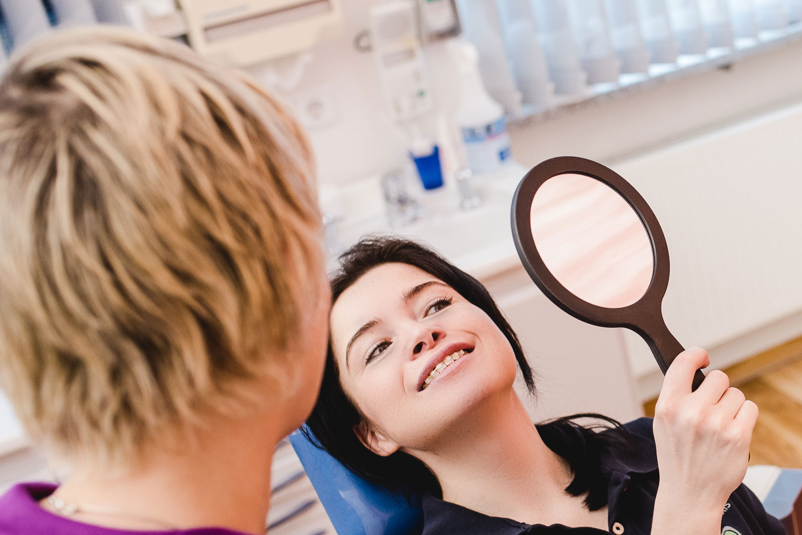 Bei Problemen mit der Zahnspange bieten wir online Erste-Hilfe-Tipps und kurzfristige Notfalltermine in der Kieferorthopädischen Fachpraxis Illertissen an.